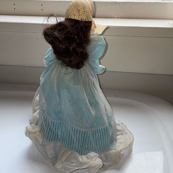 Vintage 1989 World Doll Gone With The Wind Melanie Hamilton doll on stand - Picture 4 of 7
